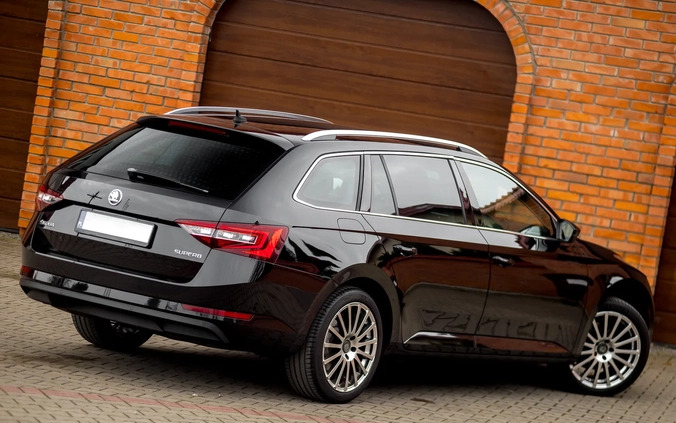 Skoda Superb cena 56800 przebieg: 265000, rok produkcji 2016 z Radom małe 781